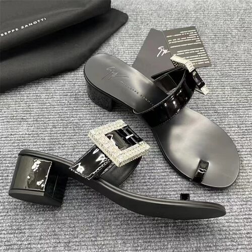 gz水钻方扣一字带粗跟凉鞋2025女新款真皮套趾高跟时装漆皮凉拖鞋