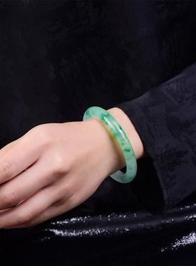 运仕精选经典冰透飘花手镯女款百搭高档时尚镯子轻奢高级感手饰品