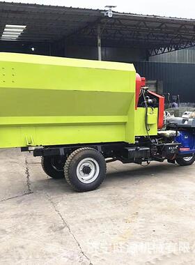 养殖牛羊饲草车撒料车多功能三轮撒料FSD养猪料场自动喂车