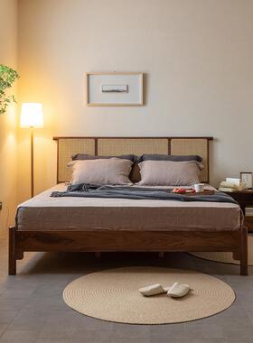 三山一舍8床新式实木床黑胡桃木藤GCN编双人大床木床1.米主卧中加