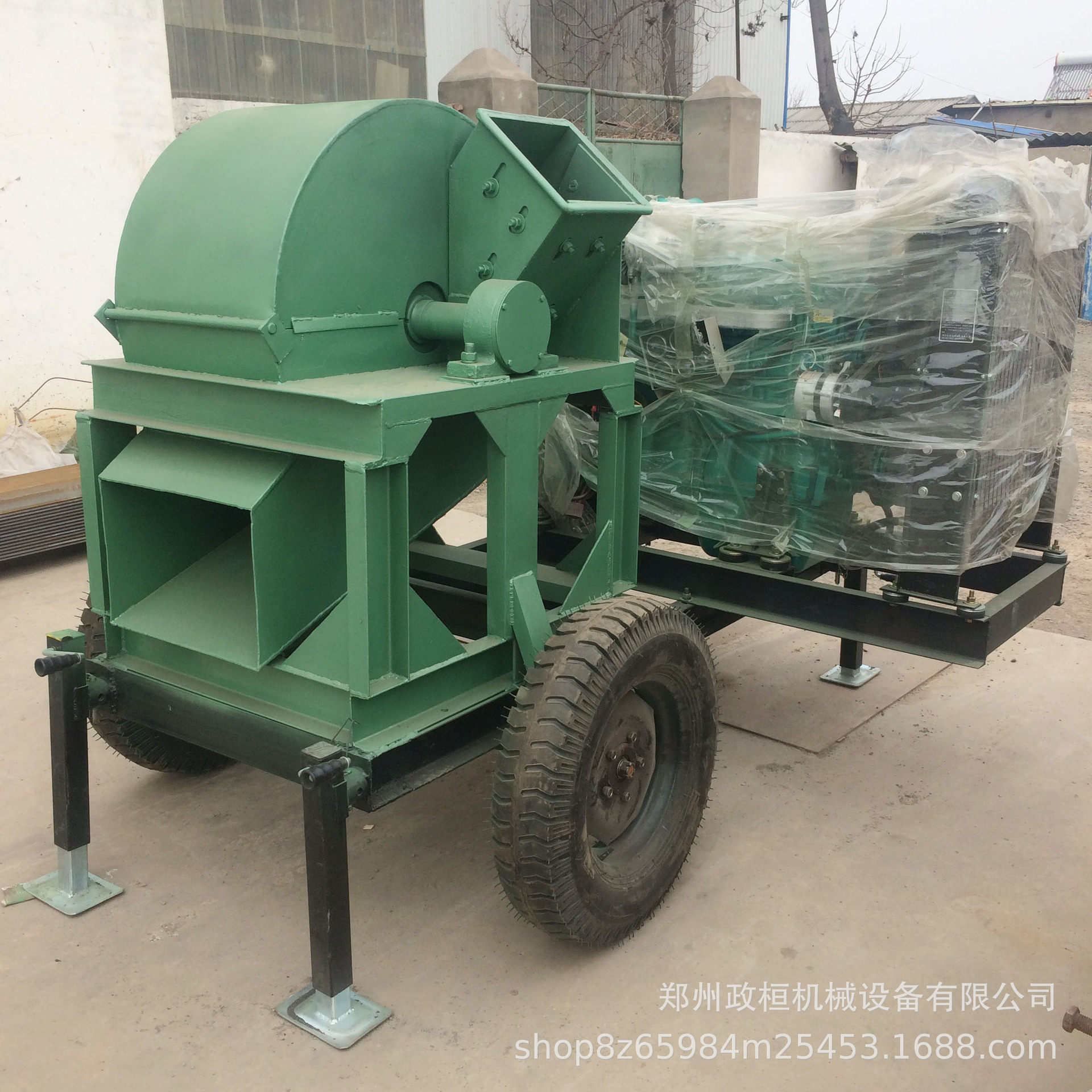 大型移动式柴油木材粉碎机