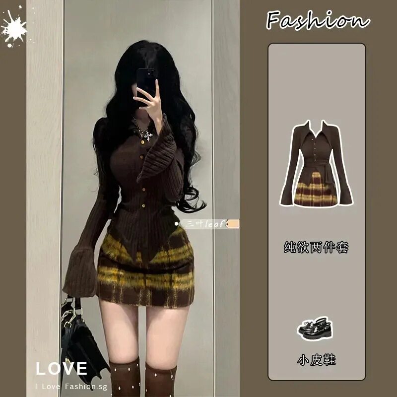 套装女2026早春新款纯欲长袖针织毛衣开衫高腰显瘦复古格纹包臀裙