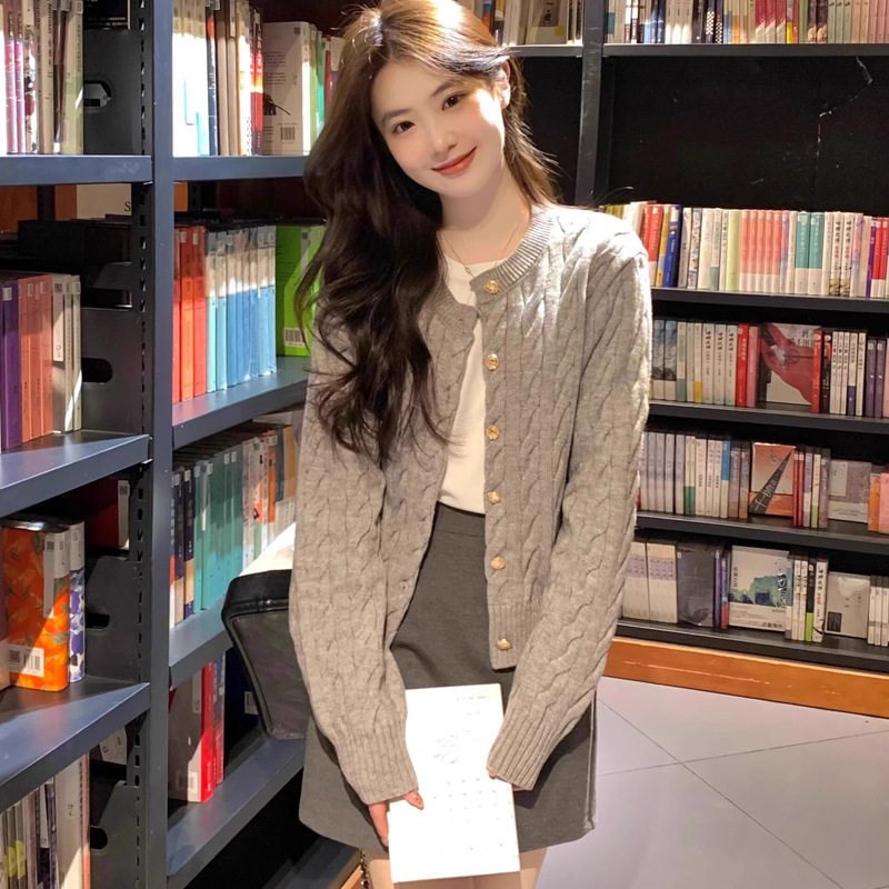 又甜又辣灰色麻花针织开衫外套毛衣女春季日系甜美学生宽松外搭