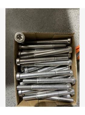 DIN6912内六角圆柱头带导向孔螺钉M10*100