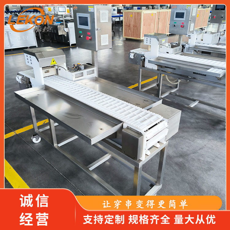 全自动墨鱼丸穿串机 面筋烧烤串穿串机器 奶香小馒头穿串设备