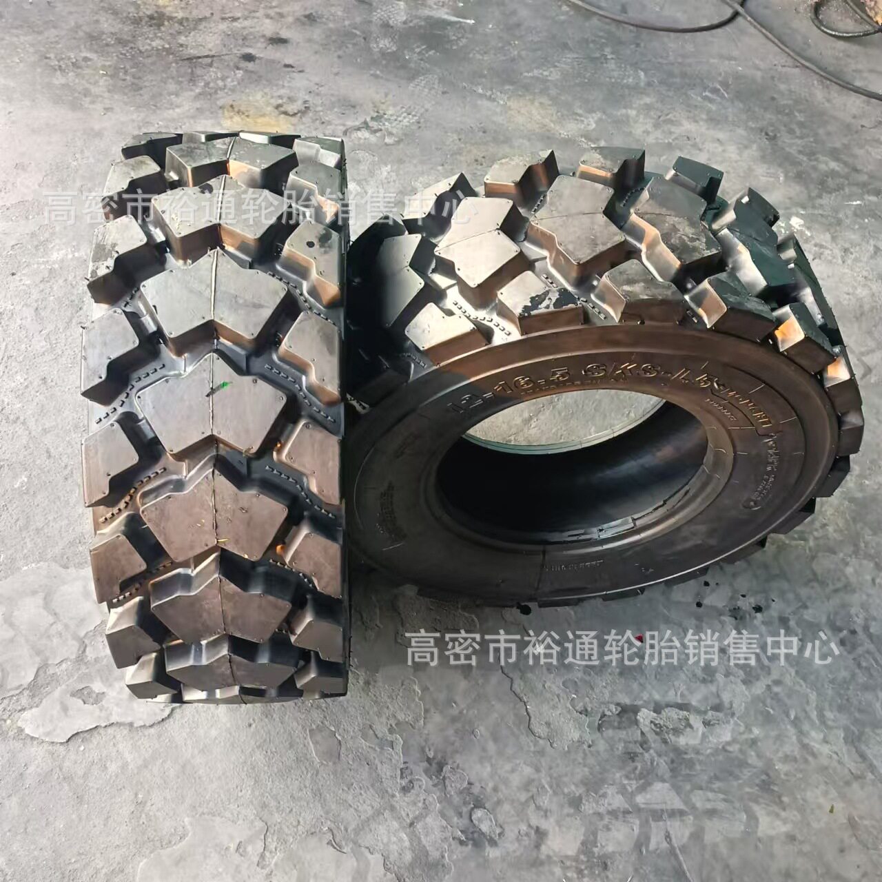 滑移装载机轮胎300/70R16.517.510-12-16.514-17.5L5元宝花纹