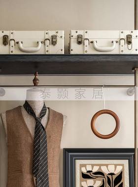 摆现代简约男士SDO衣题样板间主卧室次卧主柜软装件马甲领带模特