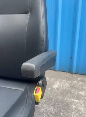 车汽大巴司机椅活动轮扶手自结皮装椅71077配件改加装座椅车载