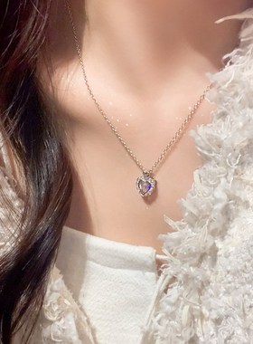 锆石爱心项链女轻奢小众毛衣项链女2024年新款锁骨链女高级感配饰