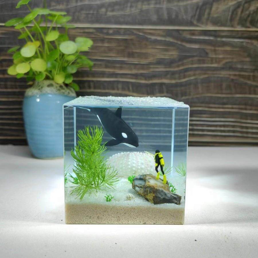 实物树脂滴胶内嵌小夜灯鲸鱼潜水员创意摆件送朋友礼物公司纪念品
