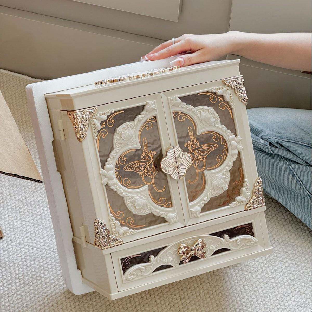 每遇蝶恋花亚克力彩妆大容量收纳盒LED三色美妆镜送女生朋友闺蜜