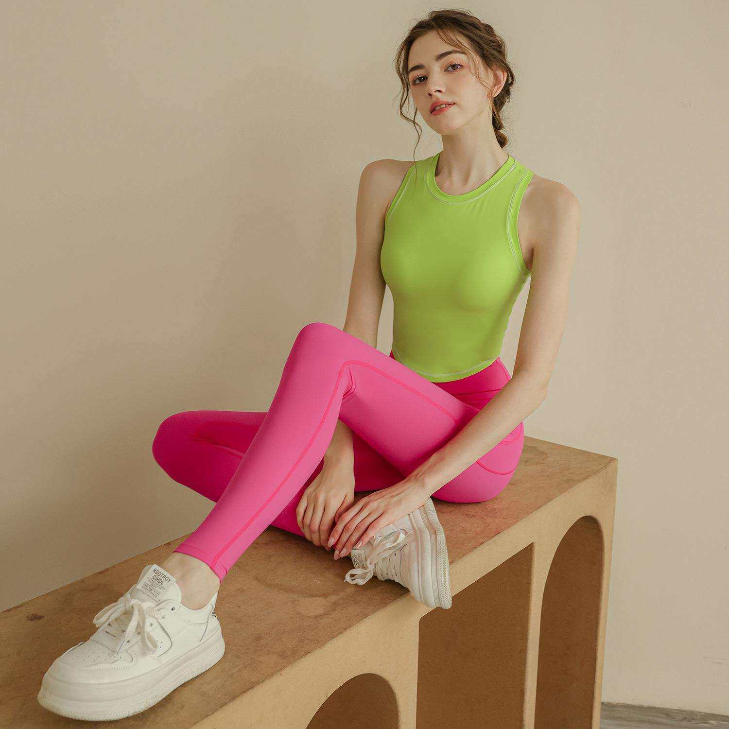 夏季薄款普拉提瑜伽服套装女2024新款背心含胸垫高级感运动健身衣