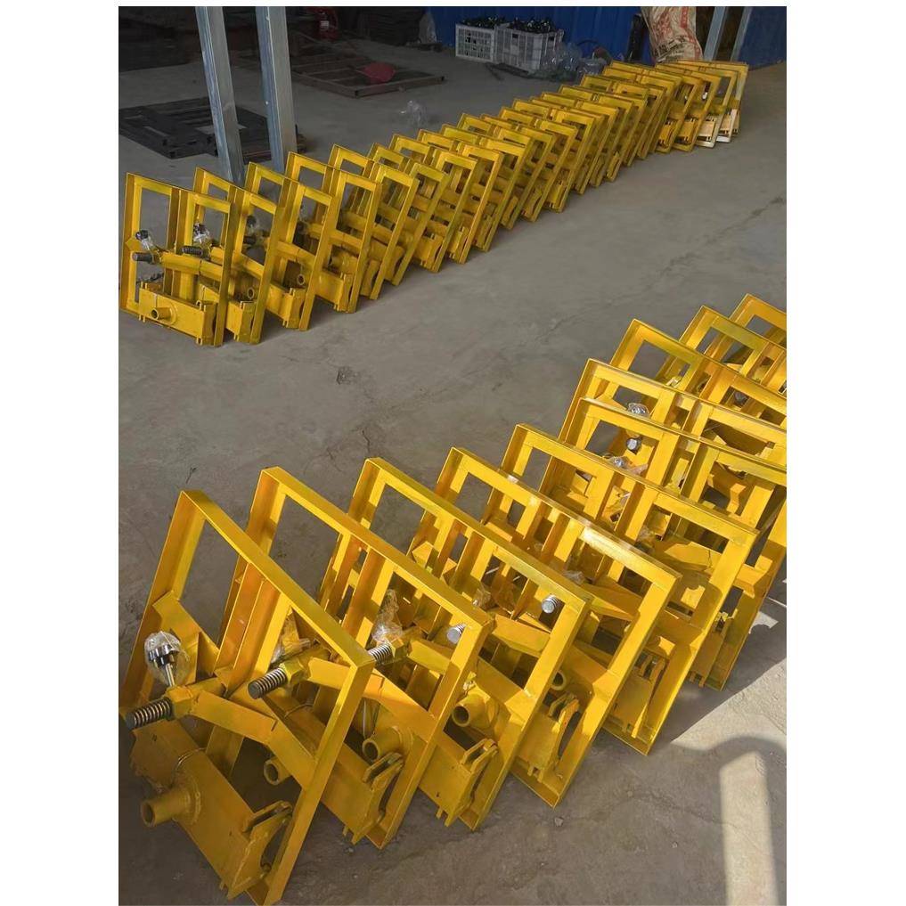 钢托架滚轮套支架沟槽74机切管机丝机三管子管脚架支撑旋转架子上