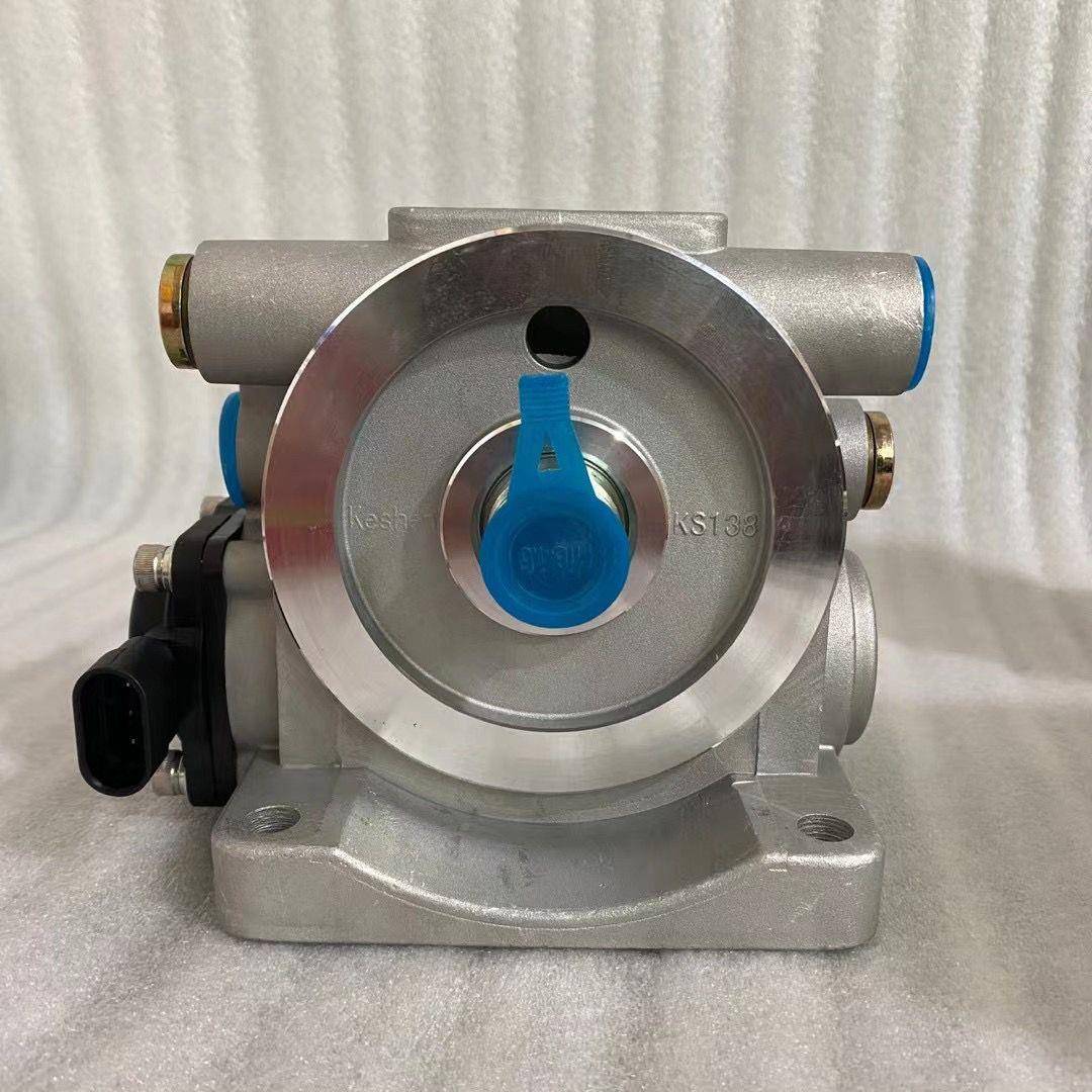 .东方红拖拉机配件R4A3LP-T4HRU330301油滤柴电子泵铝座直销