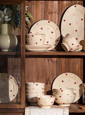 奶风碗碟套装家用JIW爱心纹碗盘碗具2025款新奢碗筷餐轻具结油婚