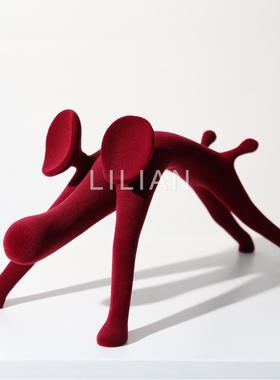 代简约创意树脂植绒植绒外星太空外星狗抽象现摆装件售楼处样板间