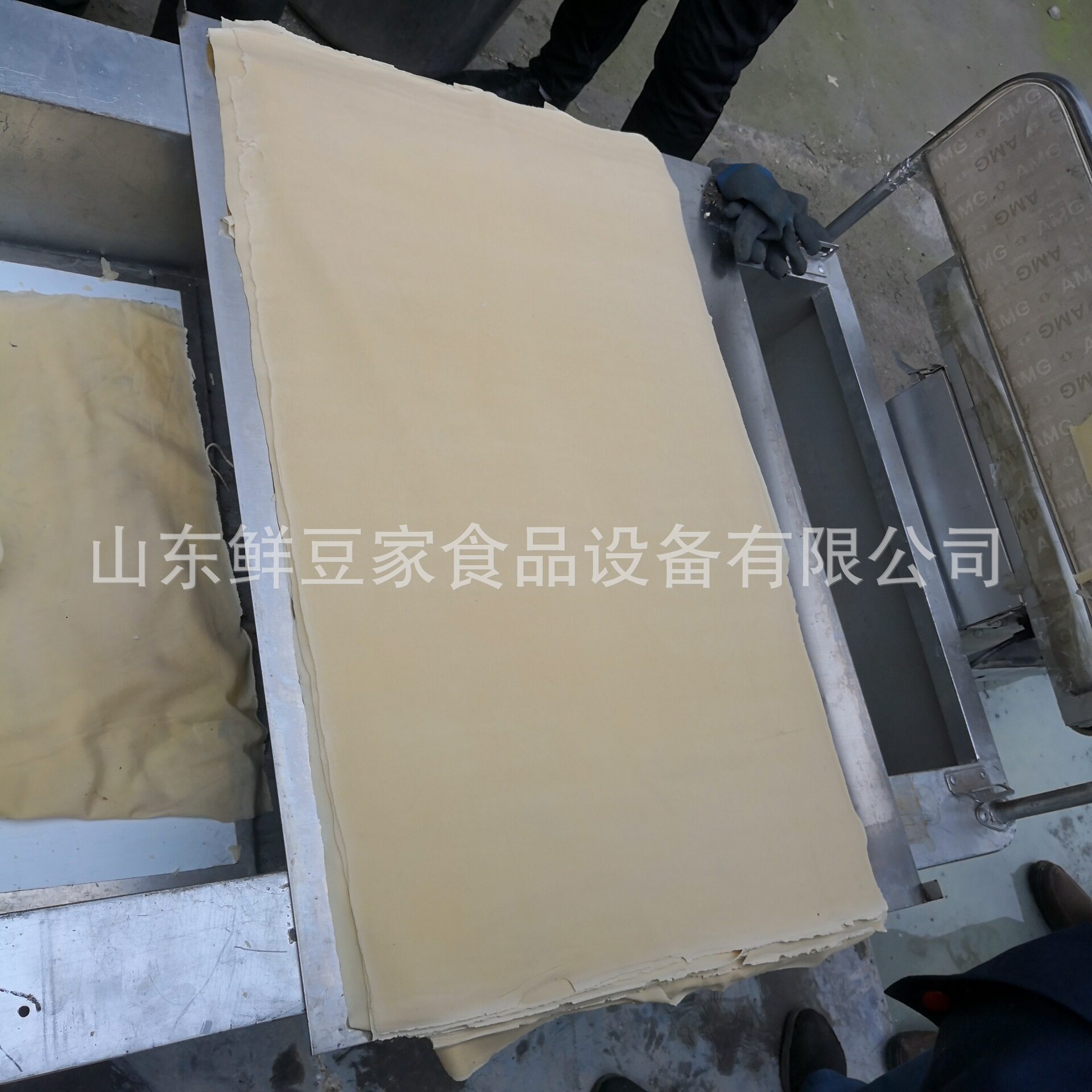 武汉千张机商用自动豆皮机仿手工豆腐皮机豆制品厂家直销免费技术