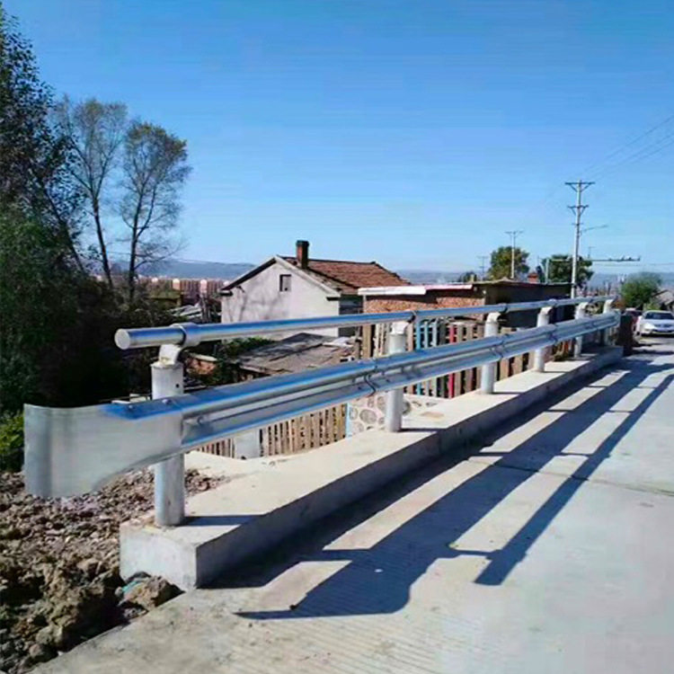 波形护栏镀锌喷塑双波防撞栏路侧防护栏乡村道路栅栏高速路防撞栏