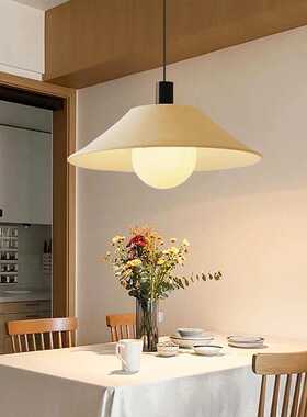 餐厅吊灯2024新款现代简约感轻奢家用吃饭法式中古灯具
