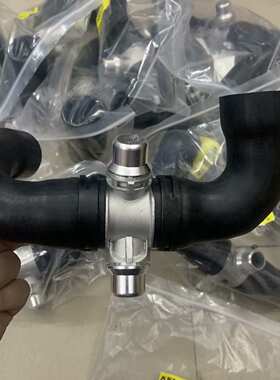 适用于宝马F18 N20水泵到节温器铝头水管11537603511 11538645481