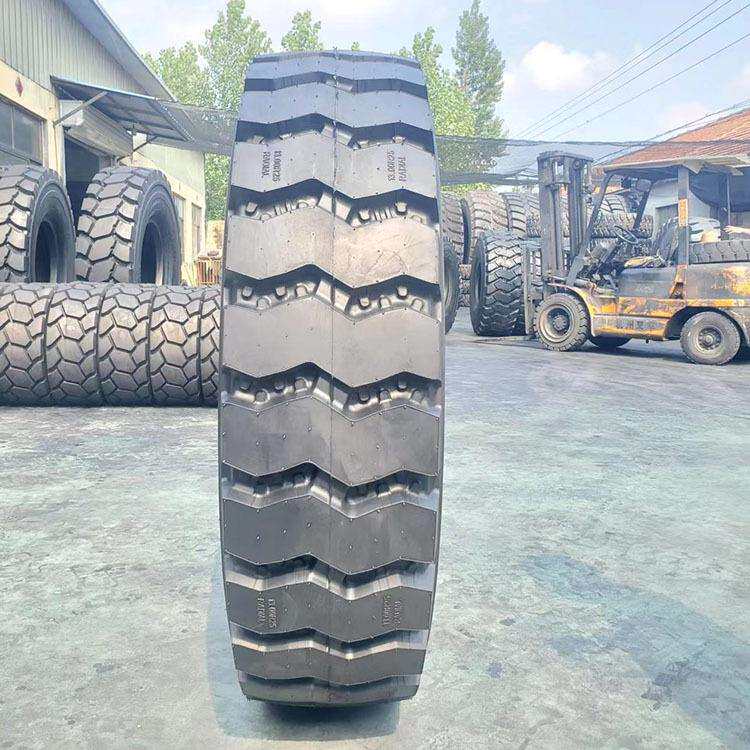 1300R25宽体车矿卡自卸车全钢丝工程加厚耐磨轮胎