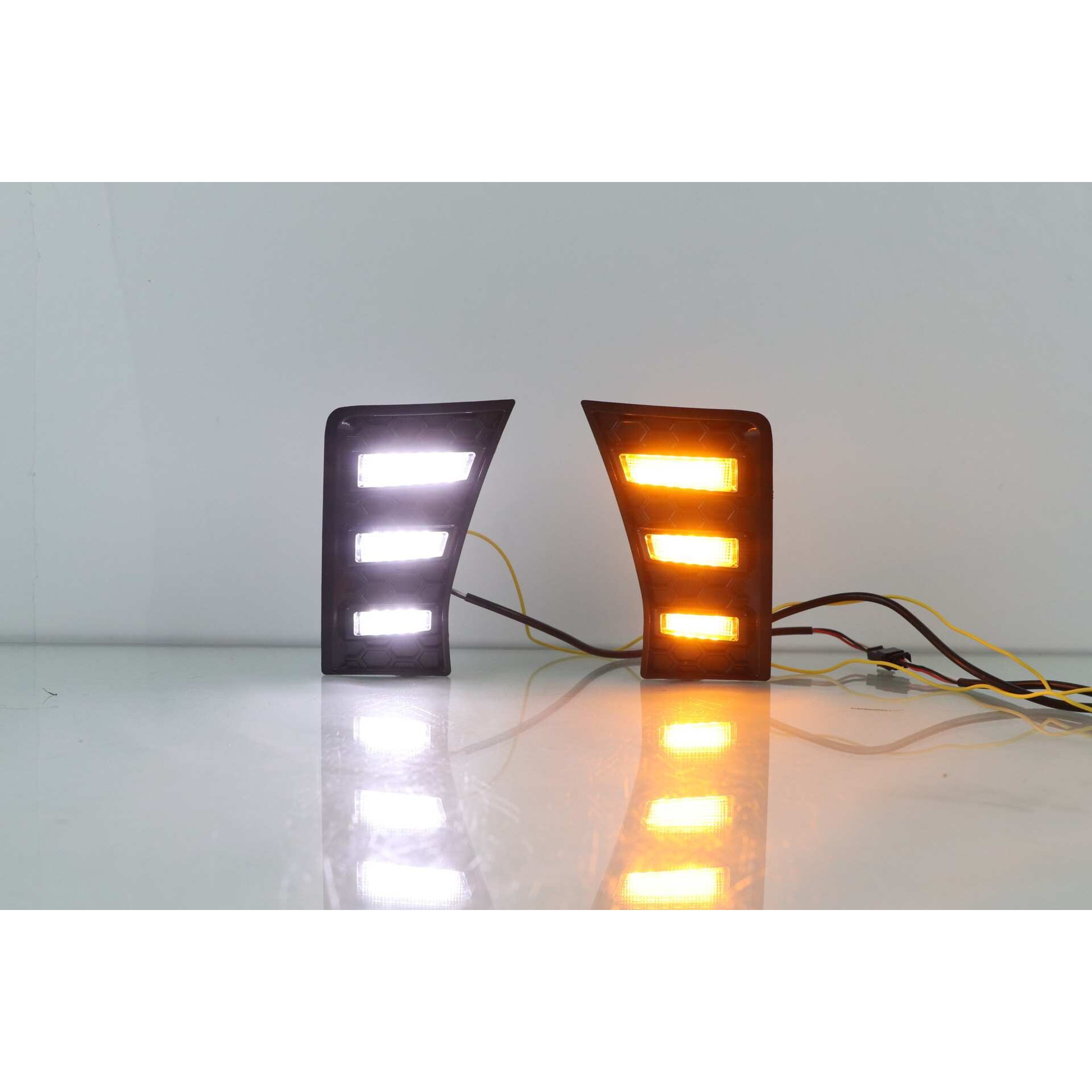 适用于22-23年丰田坦途红杉日行灯前杠灯改装LED转向流水雾灯