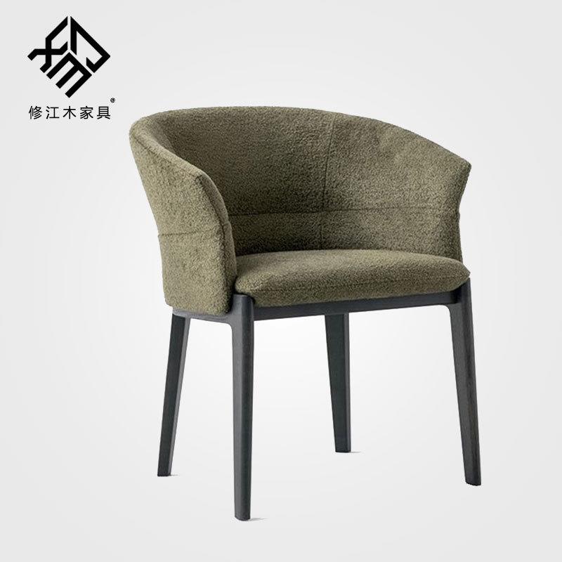 意式极简餐椅设计师创意绒布单椅北欧现代餐厅布艺扶手舒适靠背椅