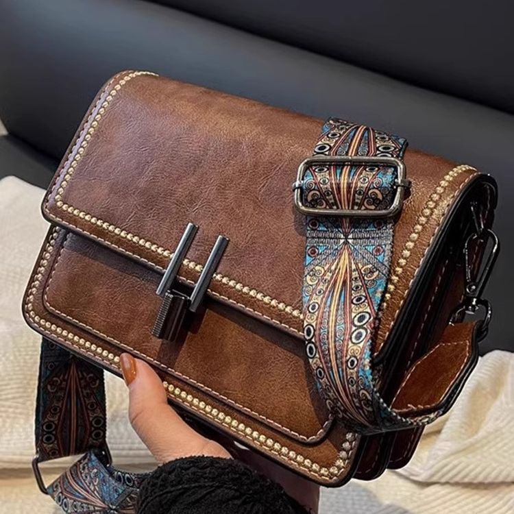 CKitty复古宽肩带斜挎小包