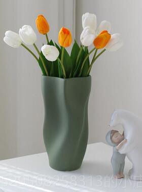高档级莫兰迪高绿色陶瓷花瓶摆件感餐桌端客厅插花小众高设计感装