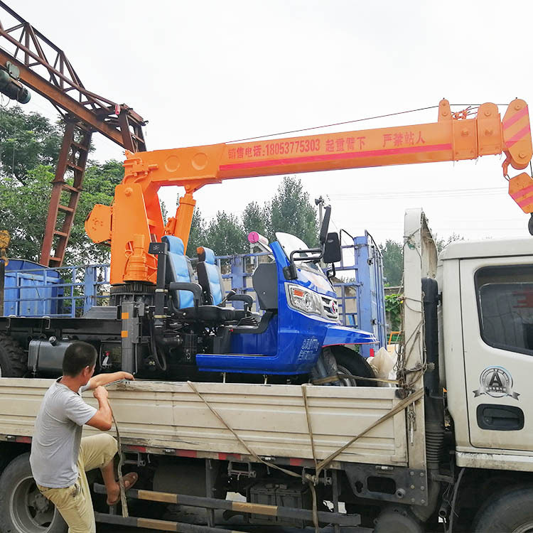 临沂吊石头专用三轮随车吊 小型吊车 28马力五征蓝色5吨3节臂