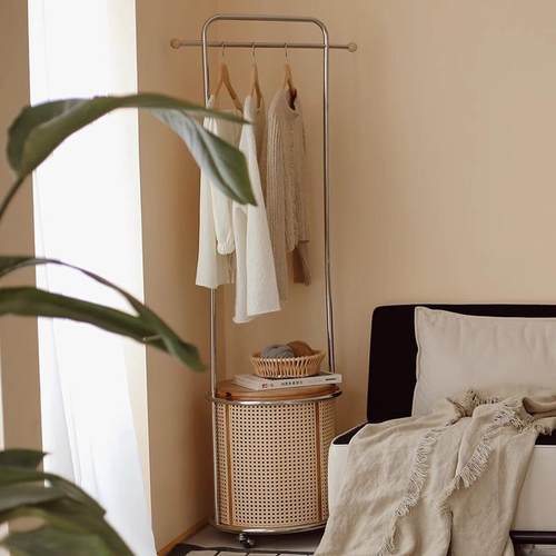实木藤编收纳落地卧室床头柜挂衣帽架子一体可移动置物放脏衣服篓