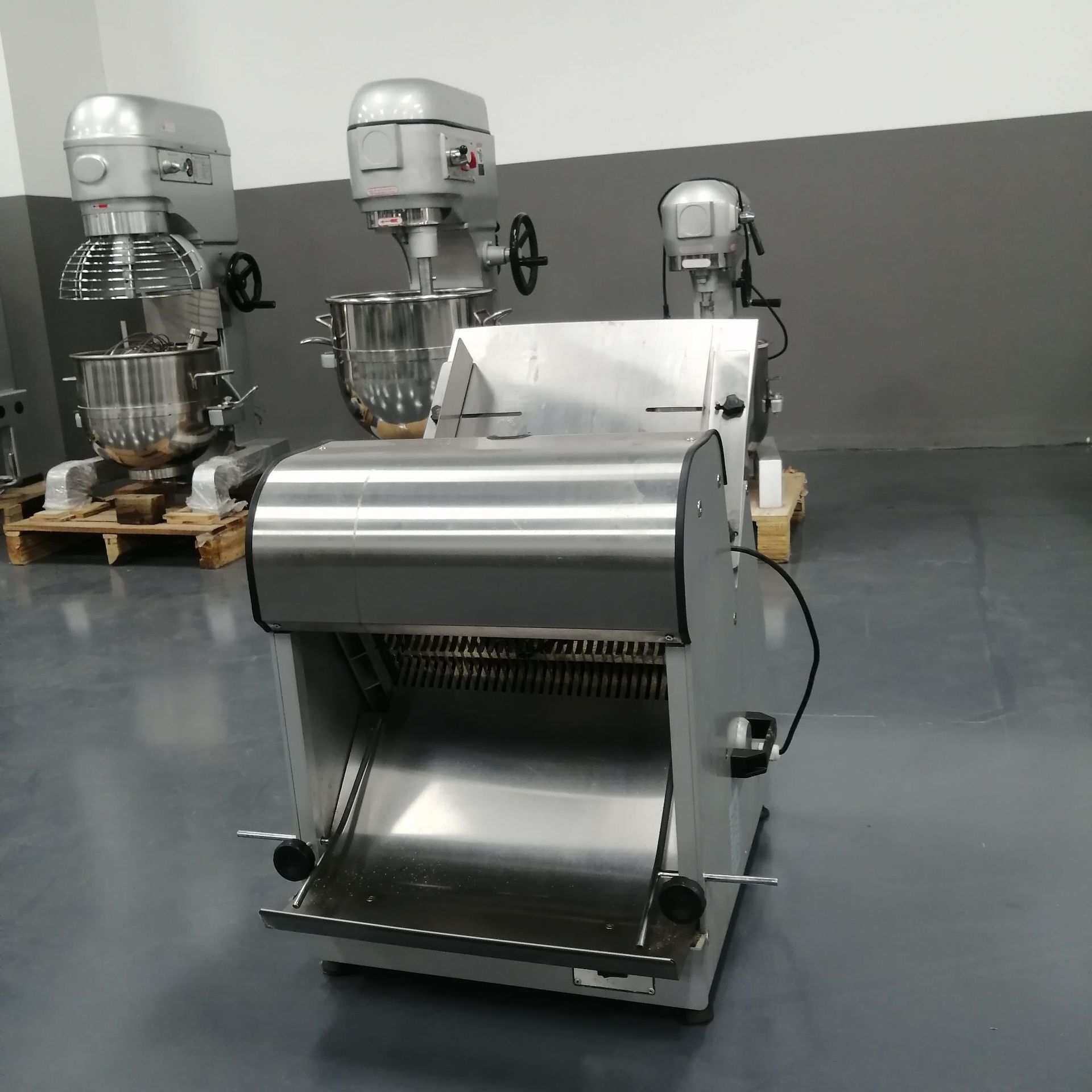 现货面包切片机 12mm方包切片机 不锈钢刀片商用馒头吐司切片机器