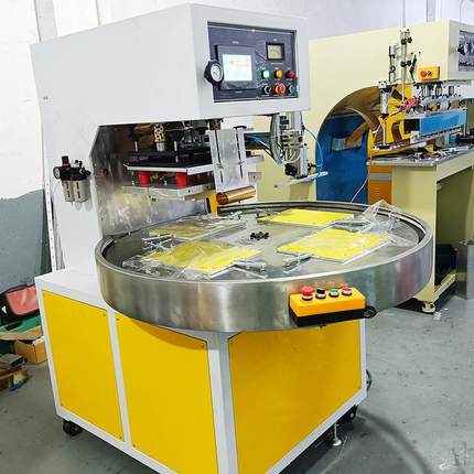 塑料包装高周波包装机10KW四工位带机械手自动转盘热合高周波机