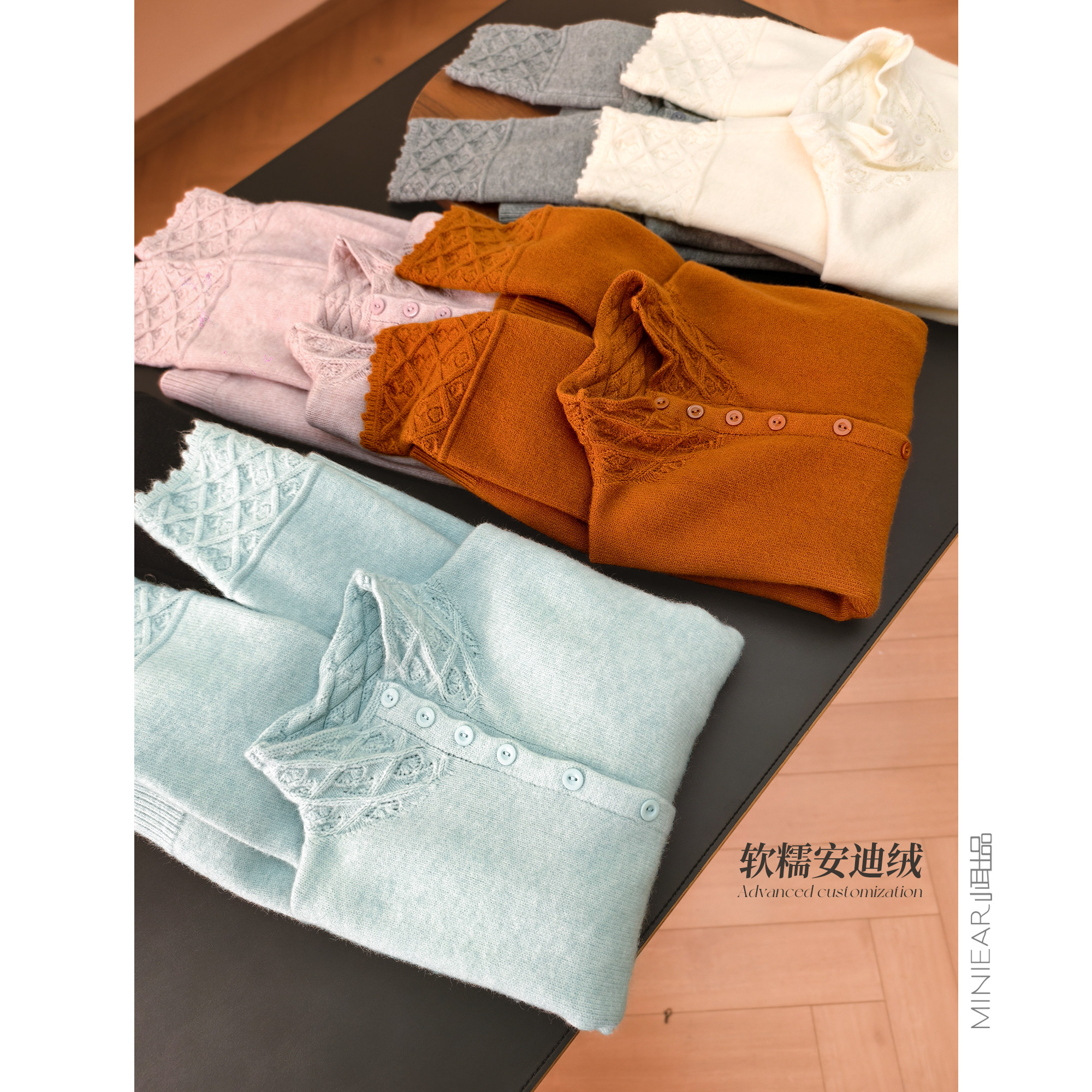 小耳出品重工！精緻镂空提花/亲肤安迪绒/小高领 单排扣开衫外套