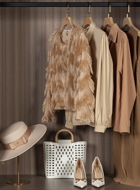 样板房衣柜软装衣服女士驼色服装组合样板间衣帽间装饰品摆件轻奢