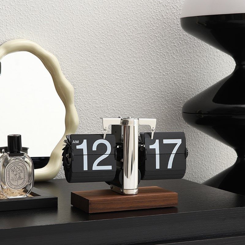 客厅电视柜台面摆件轻奢高档翻页时钟家居玄关中古风高级感装饰品