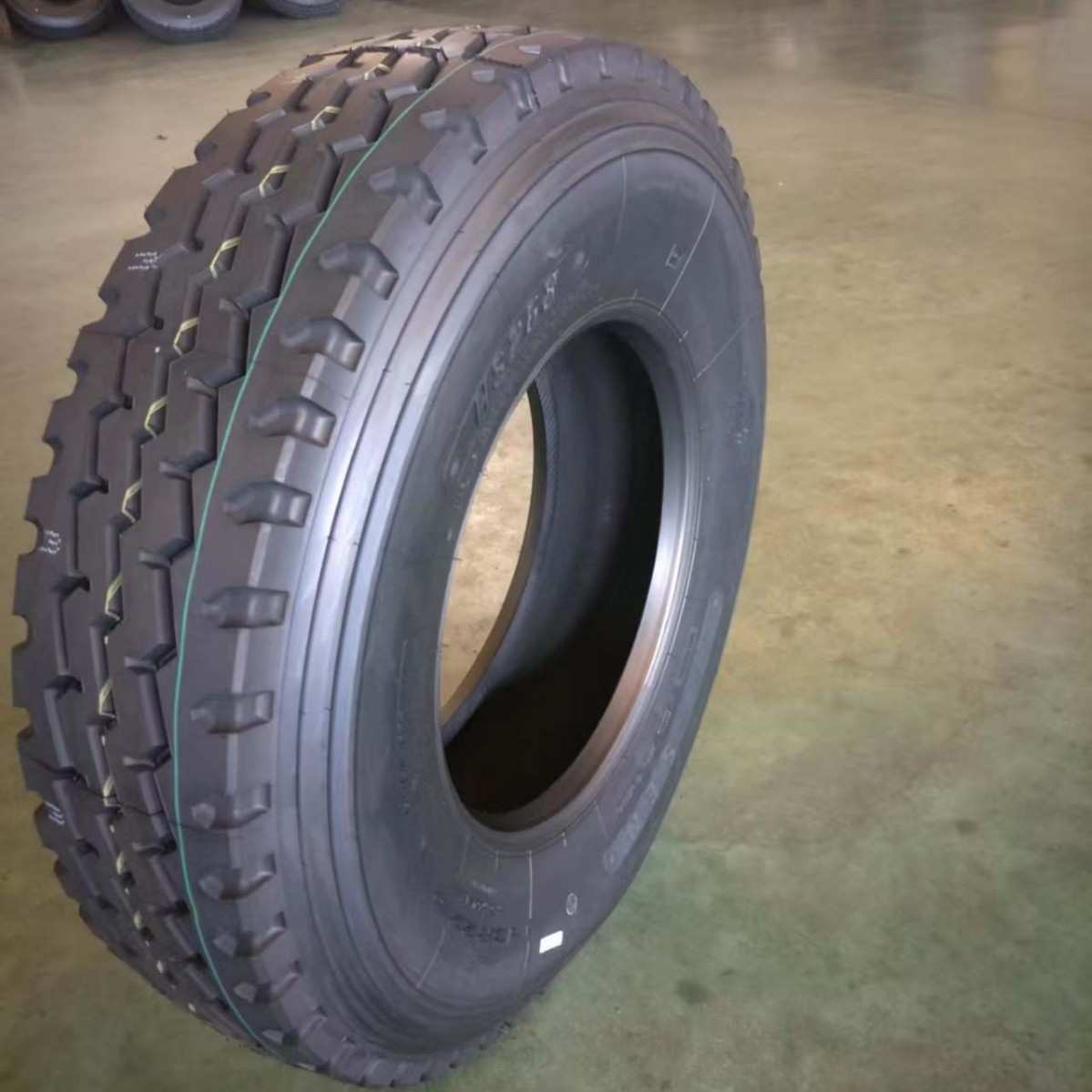 全钢丝轮胎1200R20卡车货车挂车子午线胎厂家直供1100r20 1000r20
