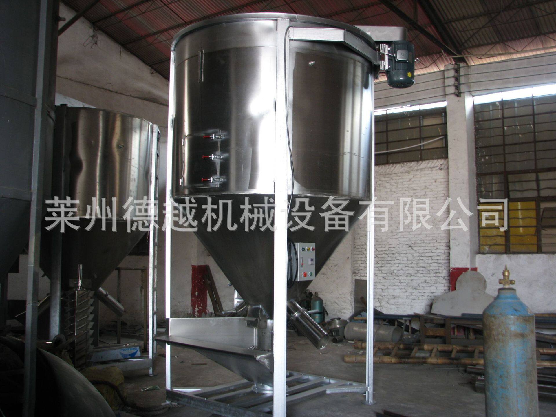 山东德越干粉混合机立式混合机立式混料机塑料颗粒搅拌机