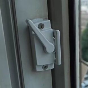白色塑钢门窗月牙锁老式铝合金门锁搭扣移门平面勾锁推拉窗户锁扣