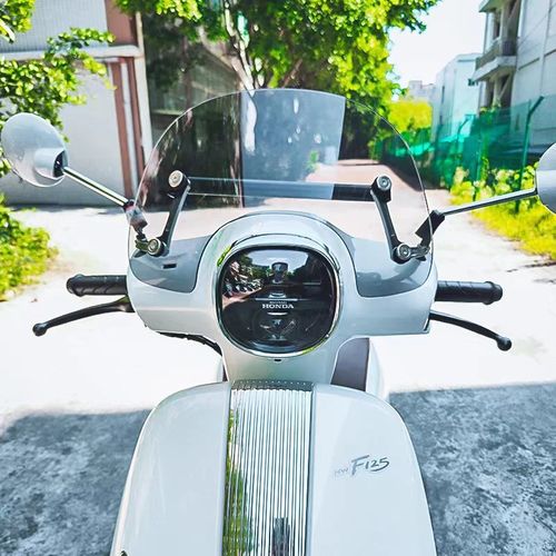 适用本田NWF125新款专用改装风挡F125前挡风复古一体支架配件横杠