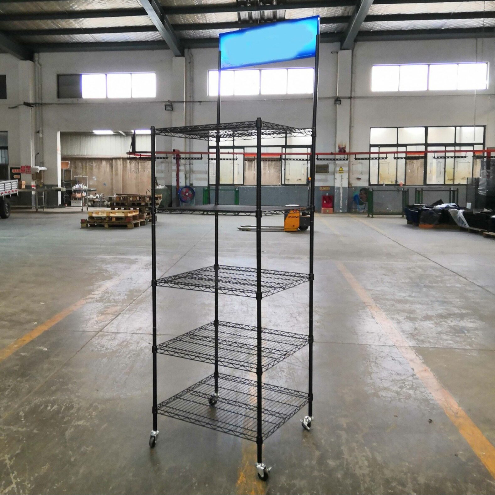 毛毯广告牌展示架 可移动带轮线网置物架落地 展示架24*24*76