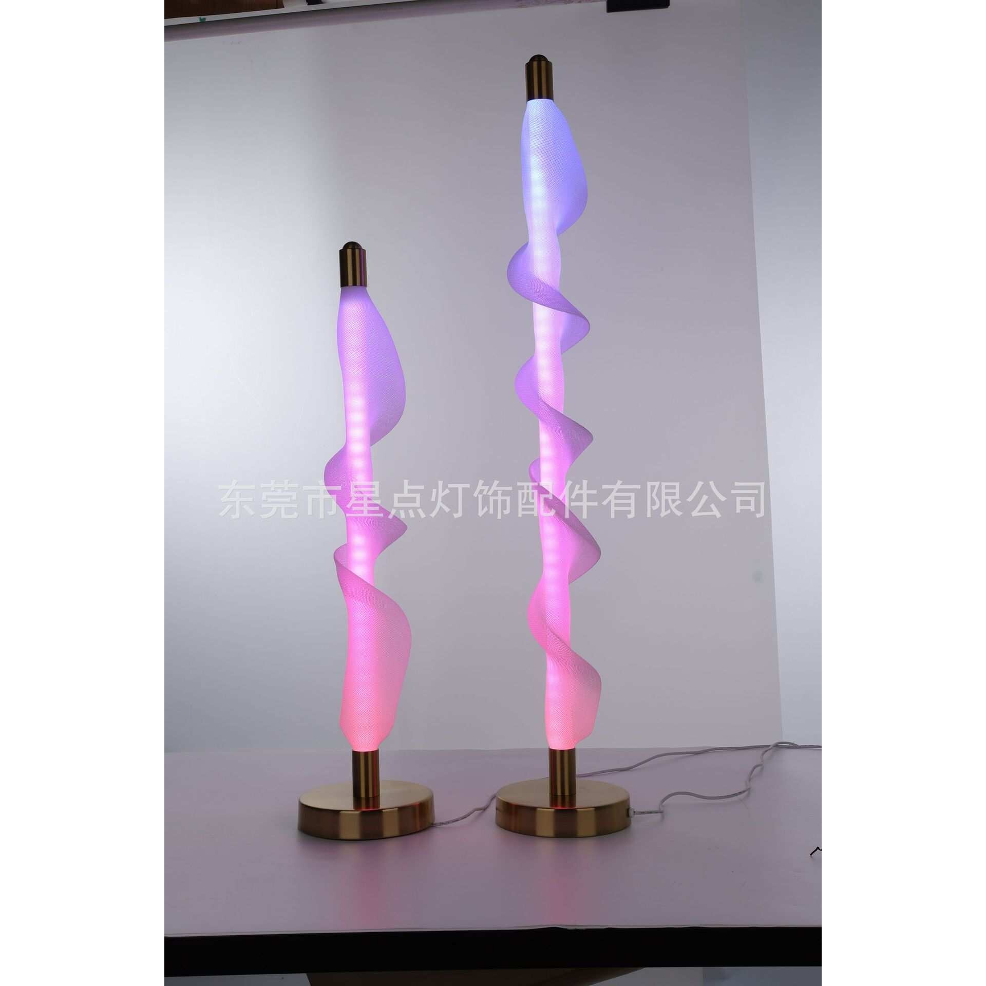 RGBICW桌面灯游戏音乐氛围灯暖光调亮度蓝牙APP节日气氛灯