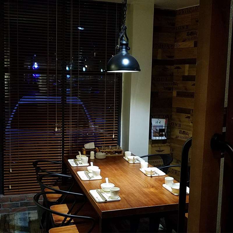 桌椅清吧火锅店奶茶店甜品店铁艺餐桌椅组合实木饭桌实木餐桌家用