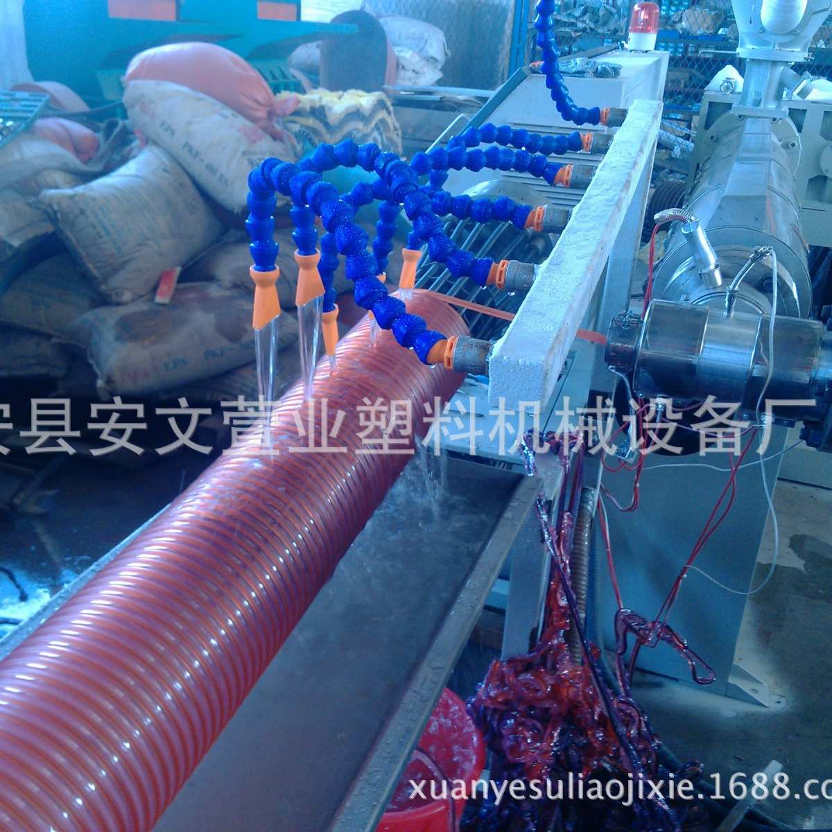 厂家供应软轴模具塑料软管生产设备螺纹管机械高产能万向管挤出机