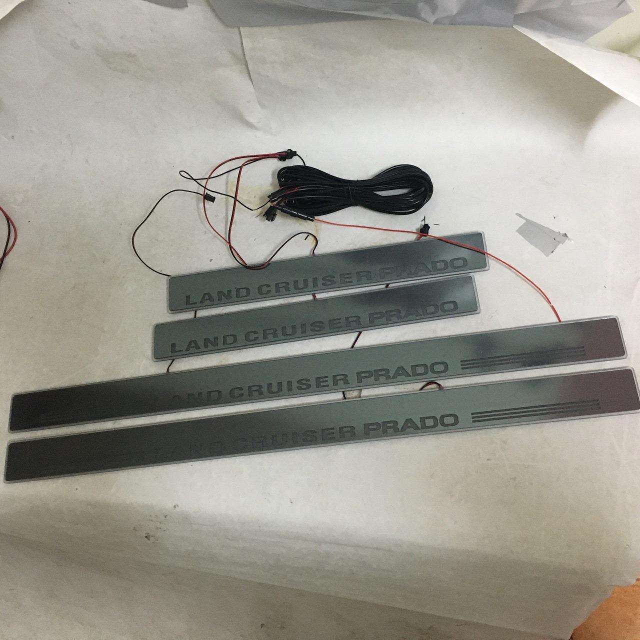 4片新霸道150普拉多迎宾踏板LED灯七彩跑马灯门槛条改装