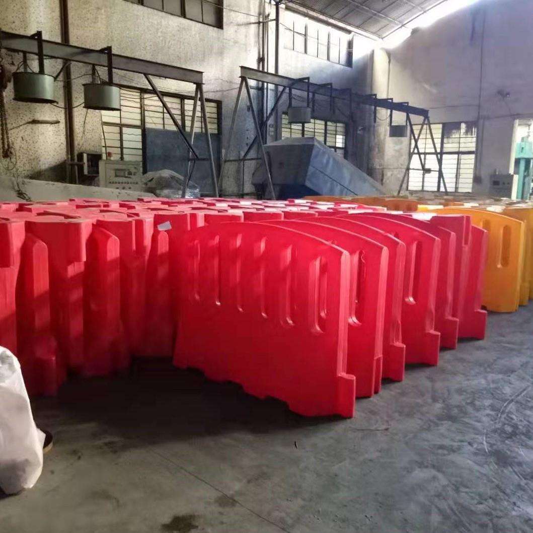 滚塑高围栏市政建设水马扇形水马塑料水马防撞桶锥桶蓝色滚塑围栏