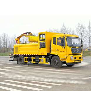 墙面高压清洗车清洗路标广告牌高架遂道隔音屏墙面出口车型