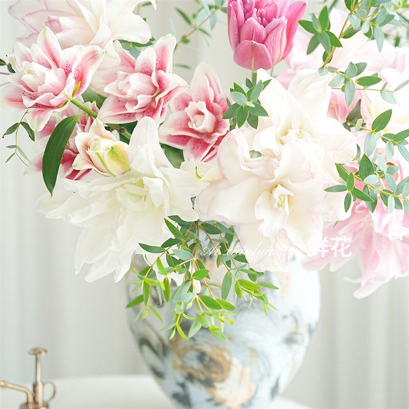 稀有混搭多色重瓣百合花鲜花家居办公插花水养有香味云南直发送花
