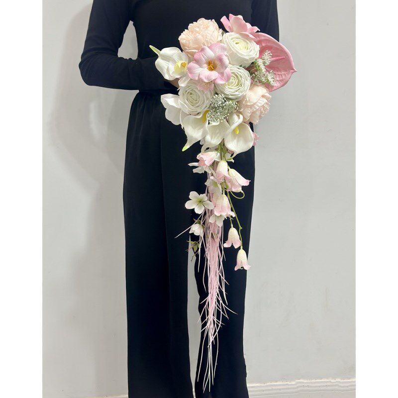 高级感娘礼粉色仿真花瀑布款手捧花新婚领备结婚花束证婚拍照道具