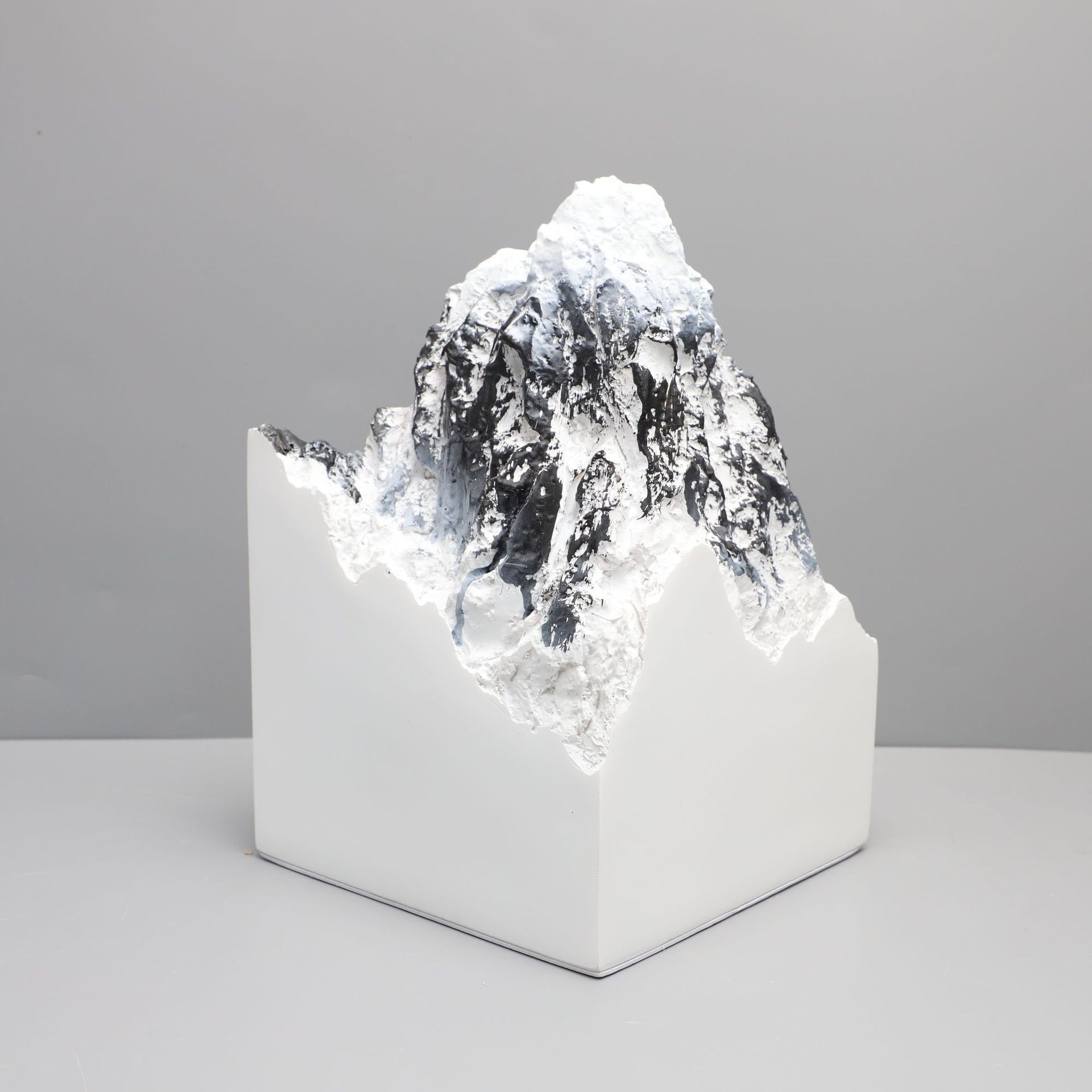 现代简约创意雪山摆件样板房售楼处桌博古架书桌办公室古典工艺品